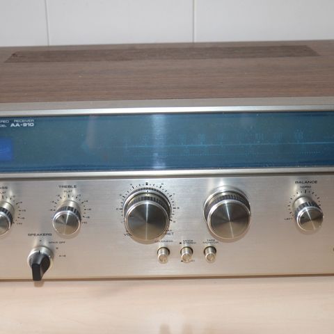 AKAI AA-910 AM/FM Stereo Forsterker