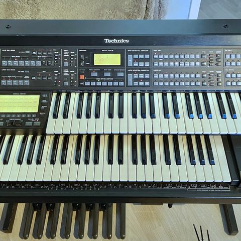 Technics C800 orgel selges som deleinstrument