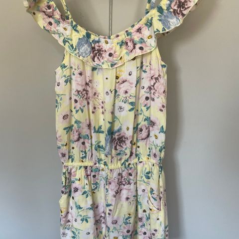 Jumpsuit shorts med blomster - str 158