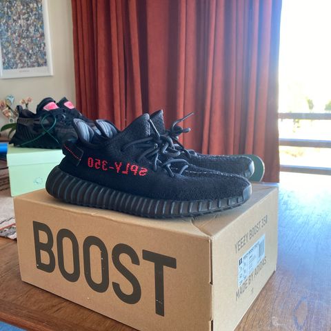 Yeezy 350 V2 Bred