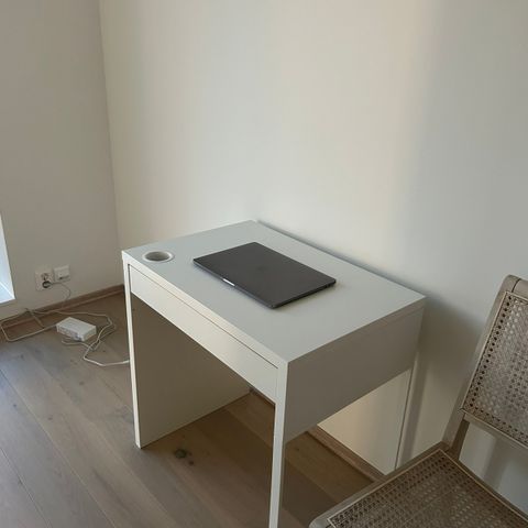 Micke Skrivebord - IKEA