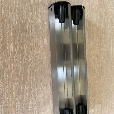 Plastfolie/aluminium folie dispenser