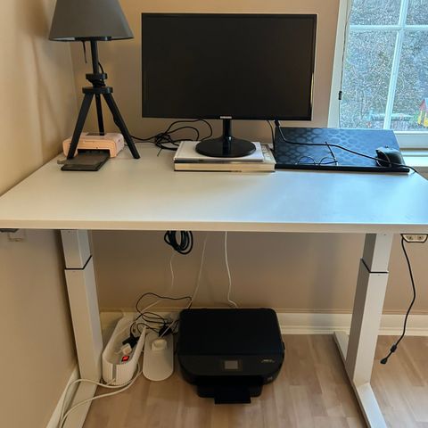 Elektrisk hev / senk pult- electric height adjustable desk