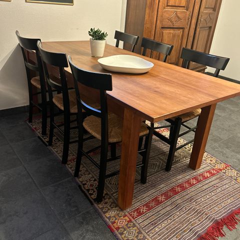 spisebord med stoler