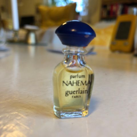 NAHEMA fra Guerlain. Micro. REN parfyme. Sjelden.