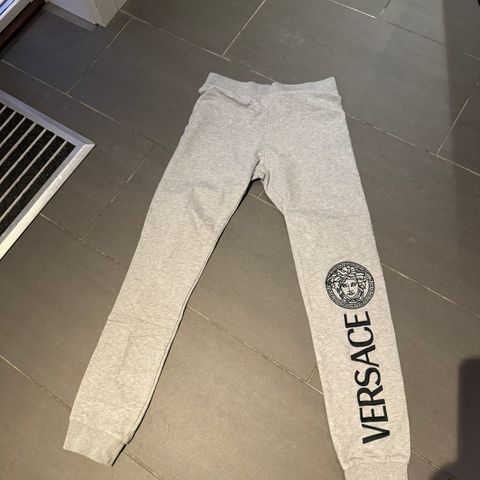 Flott Versace designer joggebukse- ny pris