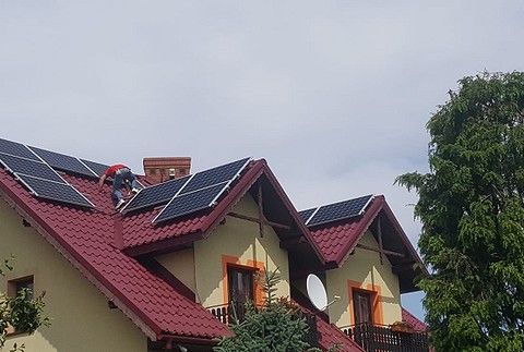 Solcellepaneler, komplett installasjon billigere enn månedlige strømregninger.