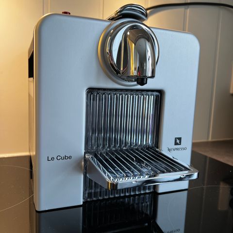 kaffemaskin kapsel Nespresso Le Cube D185