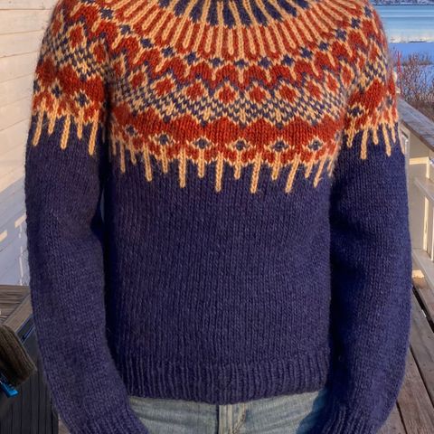 Hjemmestrikket Føyka-genser