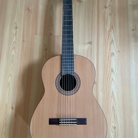 Yamaha guitar C40M righthand, almost new, 4/4