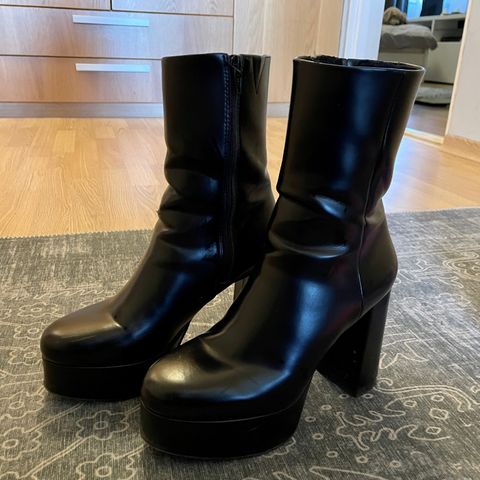 Platform boots