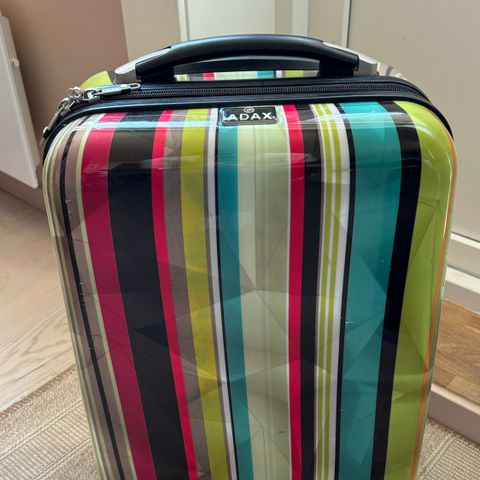 Praktisk håndbagasje-koffert