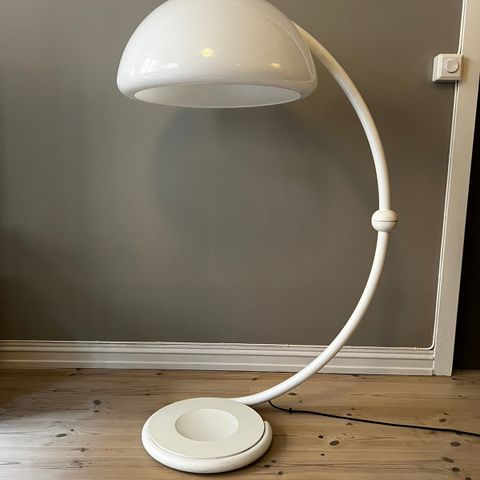 Serpente Floor Lamp fra Martinelli Luce / Designlampe / gulvlampe