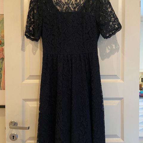 Stockholm Tanja dress - Mørk blå nydelig kjole