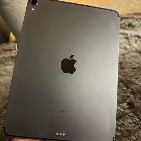 iPad Pro 11 (2018) 64GB 4G stellargrå | Knust Skjerm