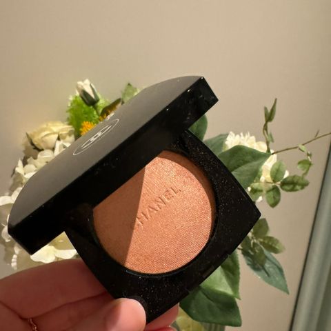 Chanel highlighter POUDRE LUMIÈRE