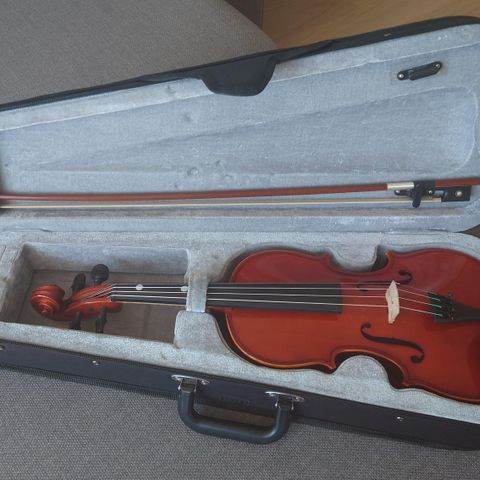 Nesten ny 3/4 fiolin kjøp fra Hornaas Nov'23