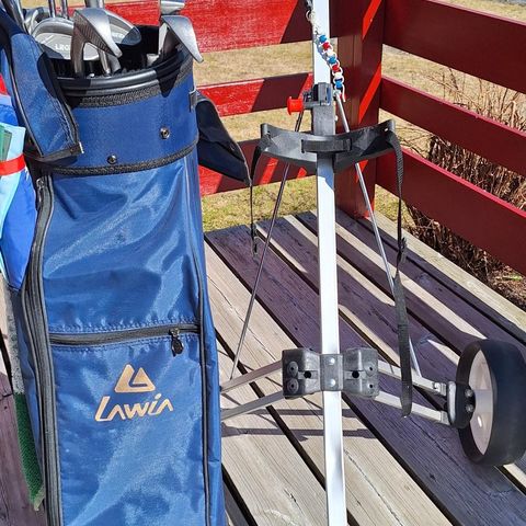 Golfbag med 12 køller + tralle