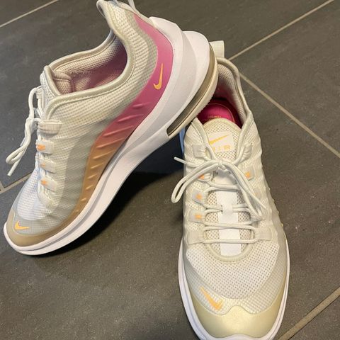 Nike air Max axis 38,5