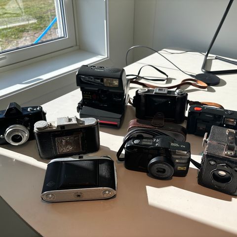 Flere eldre filmkamera selges enkeltvis eller samlet