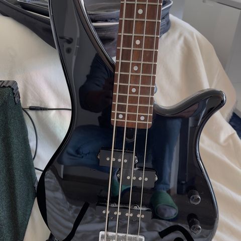 Yamaha Bass gitar med Forsterker