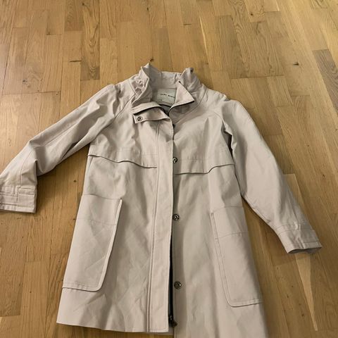 Trench coat fra Zara selges