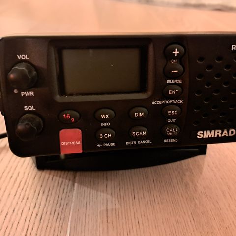 Stasjonær VHF - Simrad RS12
