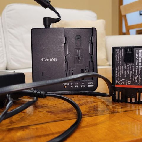Canon C70 Battery charger
