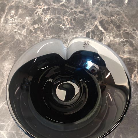 Black Magic skål designet av Mats Jonasson for Målerås
