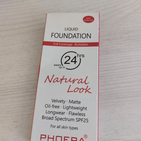 Ny (kun swatchet) Phoera Natural look liquid foundation