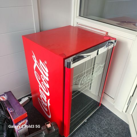 Cola kjøleskap