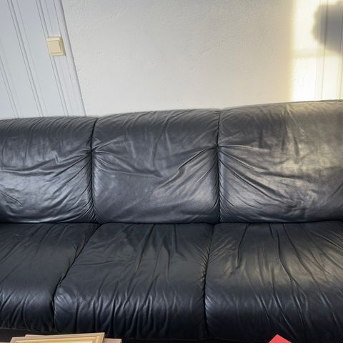 2 sofaer og bord