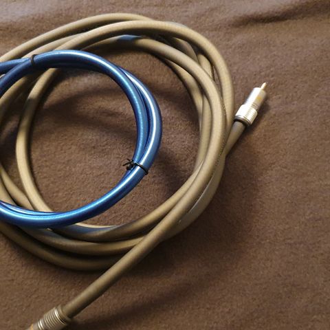 High End Plus og TECH+LINK interconnect cable