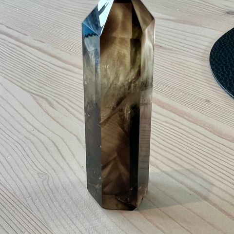 Smoky quartz generator