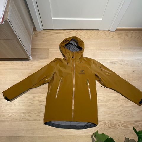 Arcteryx Beta SV Gore-Tex farge: Yukon (size: M)