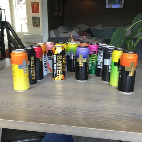 Battery Energidrikk Samling Selges Samlet