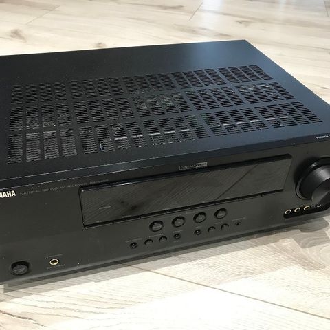 Yamaha RX-V465  5 kanals hjemmekinoforsterker som ny!