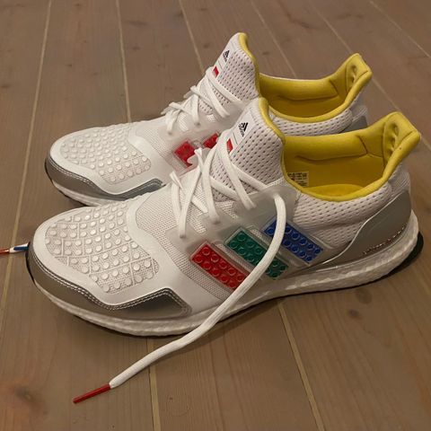 Adidas Ultraboost DNA x LEGO PLATES Løpesko