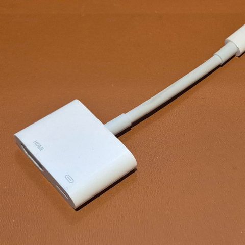 Apple lighting to HDMI/USB-C adapter