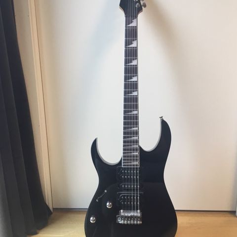 Ibanez GRG 170DXL-BKN venstrehendt gitar selges.