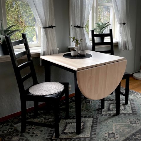Fleksibelt bord med 2 stoler