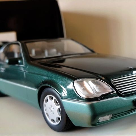 1992 Mercedes Benz 600 SEC Grønn Metallic skala 1:18.  Limited Edition.