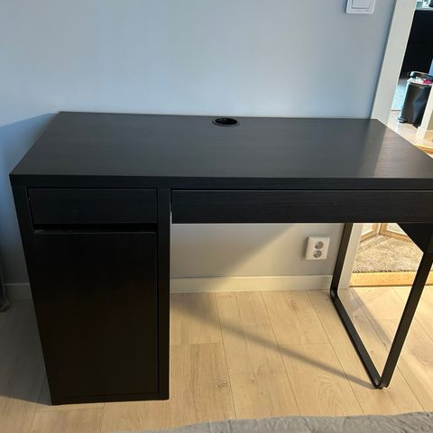 Flott og lite brukt Micke skrivebord fra IKEA