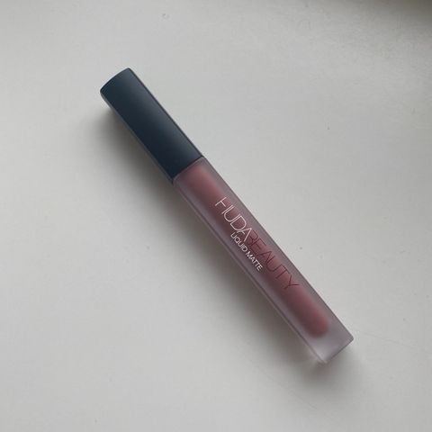 Huda Beauty lipstick - Queen of sheba