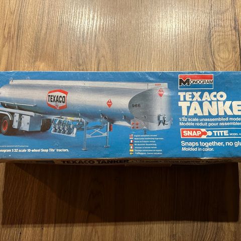 MONOGRAM Texaco Tanker Snap-Tite 1/32 scale model kit  #1212