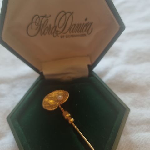 Flora Danica nål/stik pin - hasselurt med perle