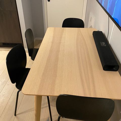 Spisebord + 4 stoler