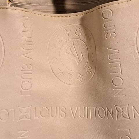 Louis Vuitton veske selges, den er brukt men fortsatt i veldig  god stand