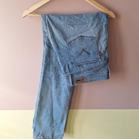 Levis Demi Curve str. 29