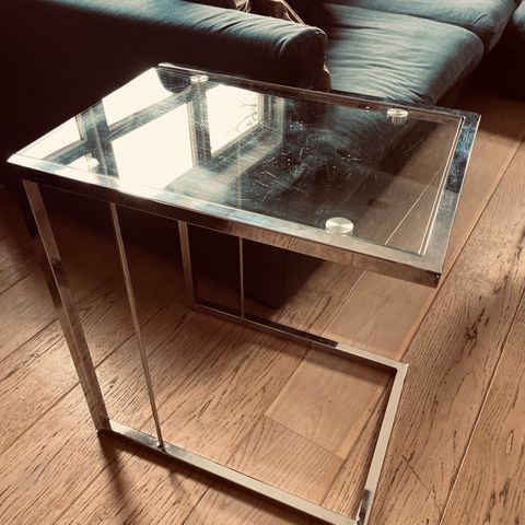 Sidebord i glass og stål